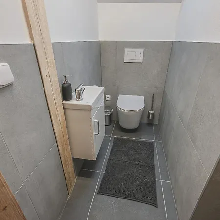 Rodinny Se Zahradni Virivkou Apartament