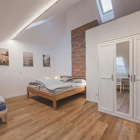 Rodinny Se Zahradni Virivkou Apartament Hradec Králové
