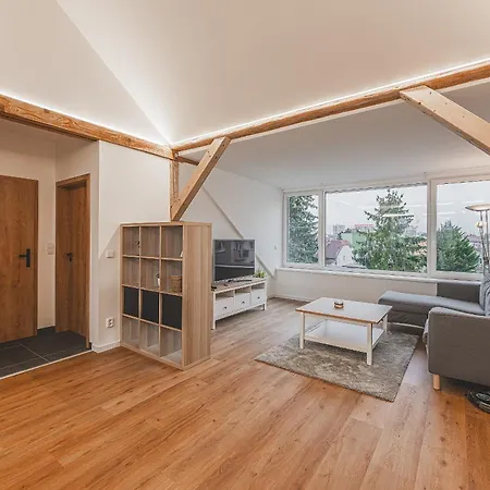 Apartament Rodinny Se Zahradni Virivkou Hradec Králové