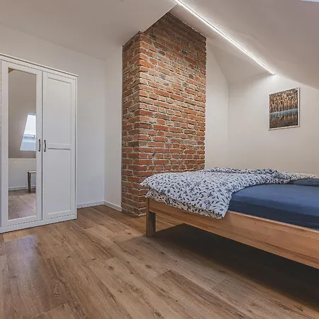 Rodinny Se Zahradni Virivkou Apartament